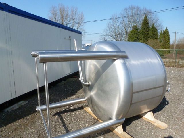 1 x 3.5m³ & 1 x 3.8m³ AISI 304; cuves de stockage en acier inoxydable; simple paroi; vertical