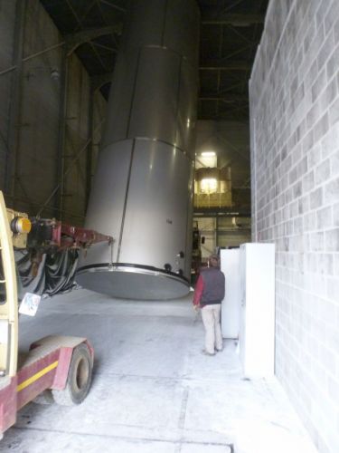 2 x 105 m³ AISI316L; RVS tanks; enkelwandig; vertikaal, vlakke bodem, warmtewisselaar