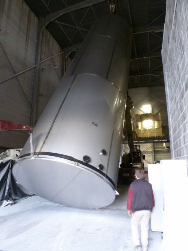 2 x 105 m³ AISI316L; RVS tanks; enkelwandig; vertikaal, vlakke bodem, warmtewisselaar