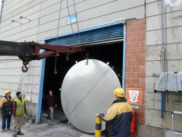 2 x 105 m³ AISI316L; RVS tanks; enkelwandig; vertikaal, vlakke bodem, warmtewisselaar
