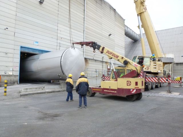 2 x 105 m³ AISI316L; RVS tanks; enkelwandig; vertikaal, vlakke bodem, warmtewisselaar