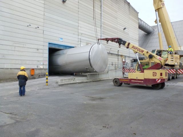 2 x 105 m³ AISI316L; RVS tanks; enkelwandig; vertikaal, vlakke bodem, warmtewisselaar