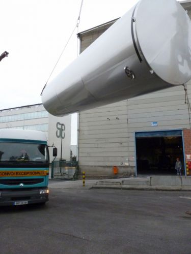 2 x 105 m³ AISI316L; RVS tanks; enkelwandig; vertikaal, vlakke bodem, warmtewisselaar