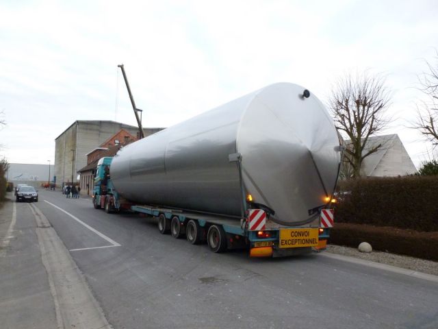 2 x 105 m³ AISI316L; RVS tanks; enkelwandig; vertikaal, vlakke bodem, warmtewisselaar
