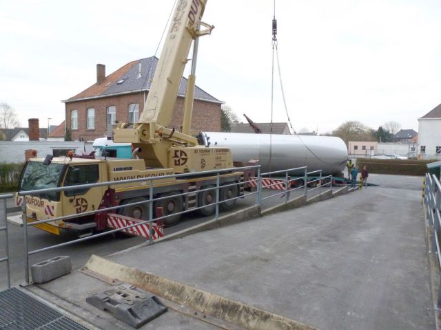 2 x 105 m³ AISI316L; RVS tanks; enkelwandig; vertikaal, vlakke bodem, warmtewisselaar