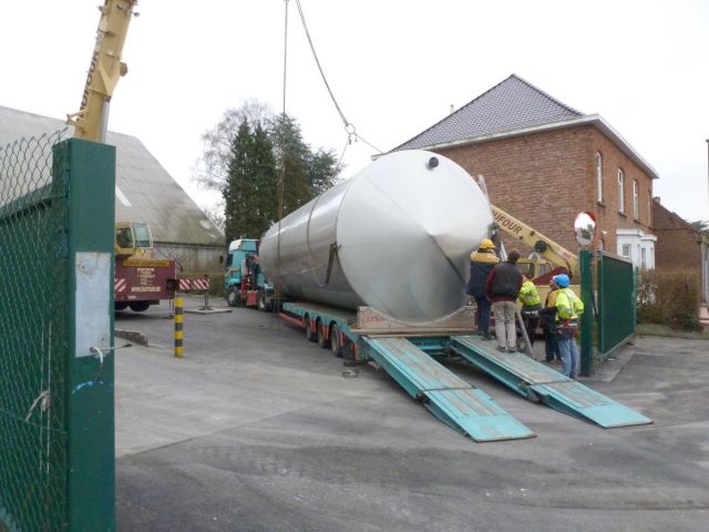 2 x 105 m³ AISI316L; RVS tanks; enkelwandig; vertikaal, vlakke bodem, warmtewisselaar