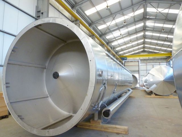 4 x 73m³ AISI316L; geisoleerd; vertikaal; sterk conisch op rok; warmtewisselaar