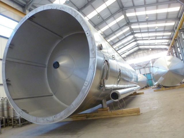 4 x 73m³ AISI316L; geisoleerd; vertikaal; sterk conisch op rok; warmtewisselaar