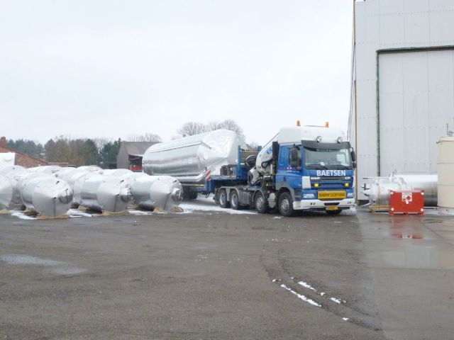4 x 73m³ AISI316L; geisoleerd; vertikaal; sterk conisch op rok; warmtewisselaar