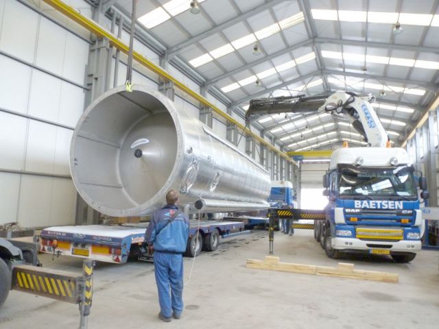 4 x 73m³ AISI316L; geisoleerd; vertikaal; sterk conisch op rok; warmtewisselaar