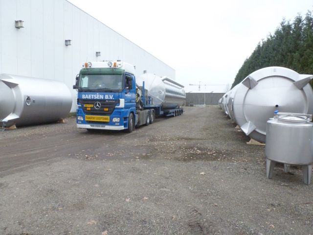 4 x 73m³ AISI316L; geisoleerd; vertikaal; sterk conisch op rok; warmtewisselaar