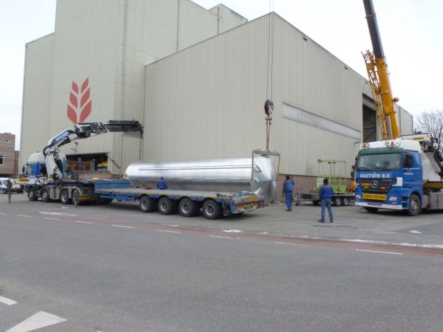 4 x 73m³ AISI316L; geisoleerd; vertikaal; sterk conisch op rok; warmtewisselaar