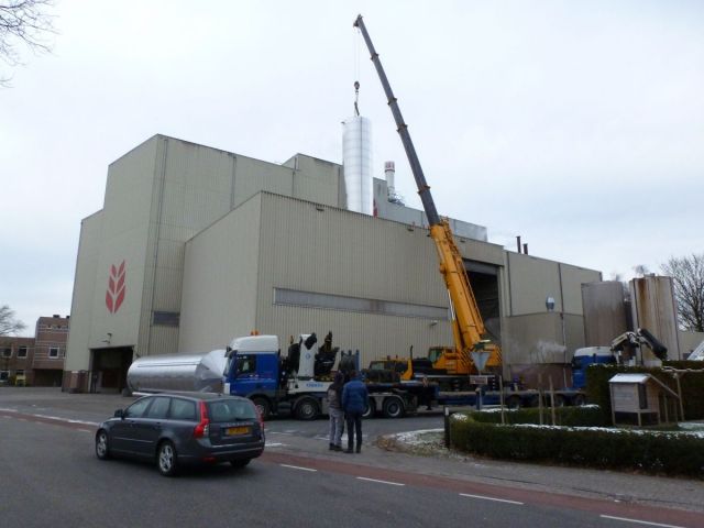 4 x 73m³ AISI316L; geisoleerd; vertikaal; sterk conisch op rok; warmtewisselaar