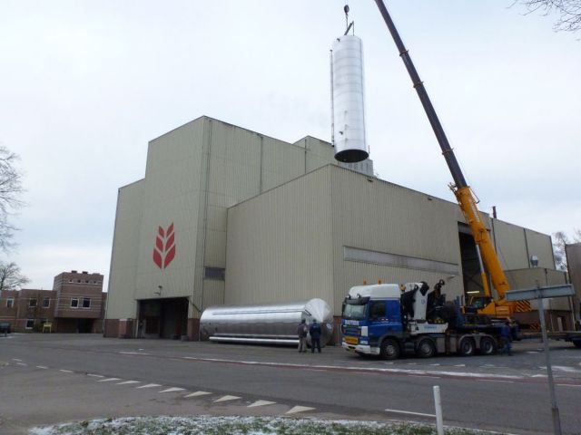 4 x 73m³ AISI316L; geisoleerd; vertikaal; sterk conisch op rok; warmtewisselaar