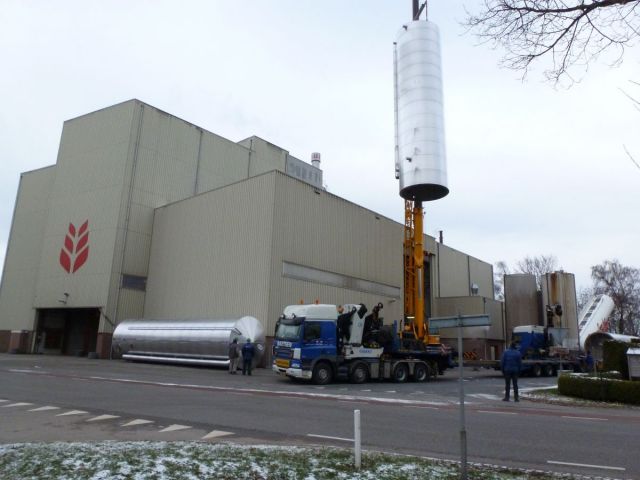 4 x 73m³ AISI316L; geisoleerd; vertikaal; sterk conisch op rok; warmtewisselaar