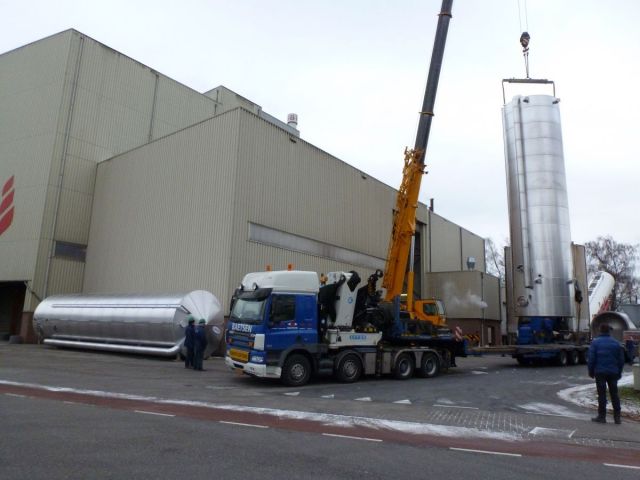 4 x 73m³ AISI316L; geisoleerd; vertikaal; sterk conisch op rok; warmtewisselaar