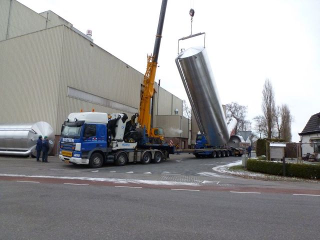 4 x 73m³ AISI316L; geisoleerd; vertikaal; sterk conisch op rok; warmtewisselaar