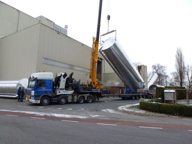 4 x 73m³ AISI316L; geisoleerd; vertikaal; sterk conisch op rok; warmtewisselaar