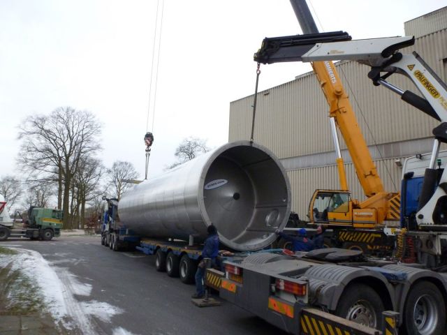 4 x 73m³ AISI316L; geisoleerd; vertikaal; sterk conisch op rok; warmtewisselaar