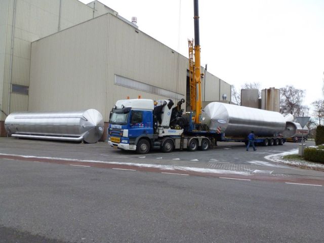 4 x 73m³ AISI316L; geisoleerd; vertikaal; sterk conisch op rok; warmtewisselaar
