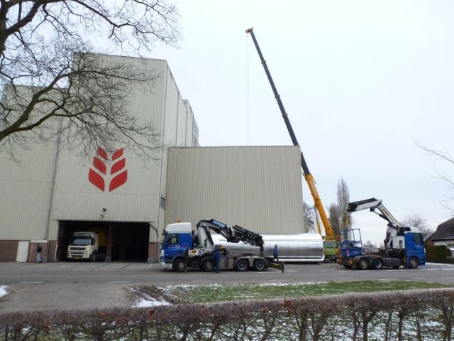 4 x 73m³ AISI316L; geisoleerd; vertikaal; sterk conisch op rok; warmtewisselaar