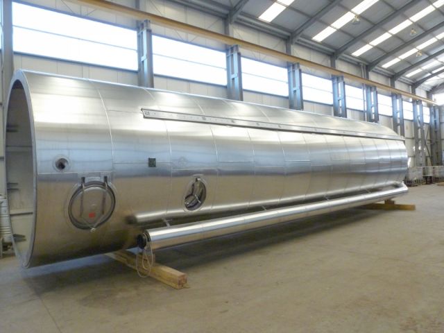 4 x 73.000L - 612 US bbl -  19.000 US gal - AISI316L; insulated; vertical; strong conical bottom on skirt; heat-exchanger