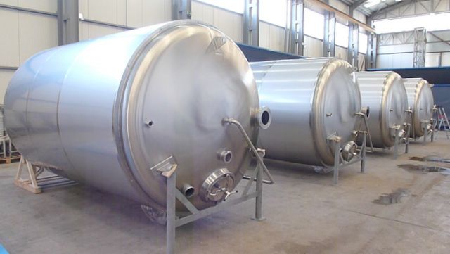 4 x 14m³ AISI304; BBT roestvrijstalen druktanks voor bier;  geisoleerd; vertikaal; warmtewisselaar