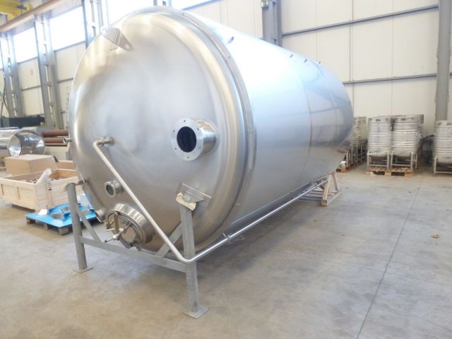 4 x 14m³ AISI304; BBT roestvrijstalen druktanks voor bier;  geisoleerd; vertikaal; warmtewisselaar
