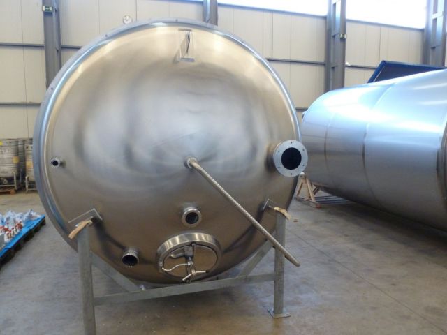 4 x 14m³ AISI304; BBT roestvrijstalen druktanks voor bier;  geisoleerd; vertikaal; warmtewisselaar