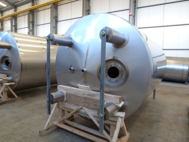 4 x 14m³ AISI304; BBT roestvrijstalen druktanks voor bier;  geisoleerd; vertikaal; warmtewisselaar