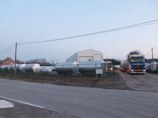 4 x 14m³ AISI304; BBT roestvrijstalen druktanks voor bier;  geisoleerd; vertikaal; warmtewisselaar
