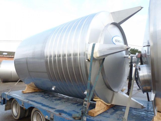 2 x 15m³ AISI304; roestvrijstalen koeltanks; enkelwandig; vertikaal; warmtewisselaar & 1 x 9m³ AISI304; CCT fermentatie tank; geisoleerd; vertikaal; 3 barg; warmtewisselaar