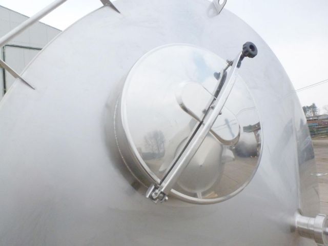 2 x 15m³ AISI304; roestvrijstalen koeltanks; enkelwandig; vertikaal; warmtewisselaar & 1 x 9m³ AISI304; CCT fermentatie tank; geisoleerd; vertikaal; 3 barg; warmtewisselaar