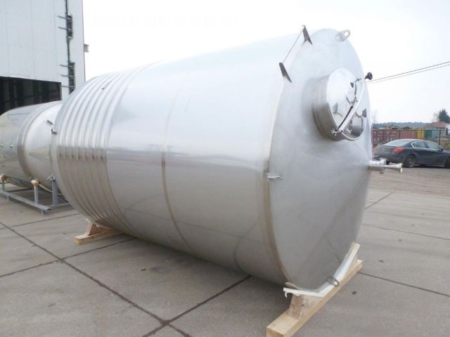 2 x 15m³ AISI304; roestvrijstalen koeltanks; enkelwandig; vertikaal; warmtewisselaar & 1 x 9m³ AISI304; CCT fermentatie tank; geisoleerd; vertikaal; 3 barg; warmtewisselaar