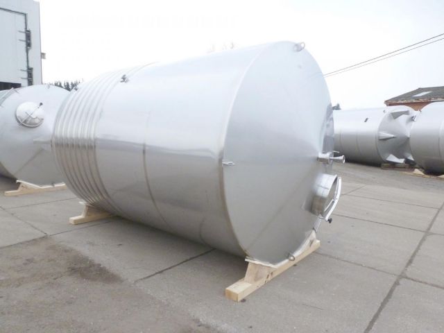 2 x 15m³ AISI304; roestvrijstalen koeltanks; enkelwandig; vertikaal; warmtewisselaar & 1 x 9m³ AISI304; CCT fermentatie tank; geisoleerd; vertikaal; 3 barg; warmtewisselaar