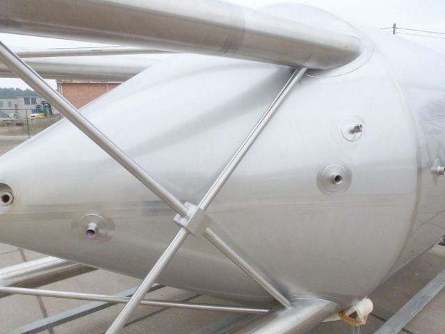 2 x 15m³ AISI304; roestvrijstalen koeltanks; enkelwandig; vertikaal; warmtewisselaar & 1 x 9m³ AISI304; CCT fermentatie tank; geisoleerd; vertikaal; 3 barg; warmtewisselaar