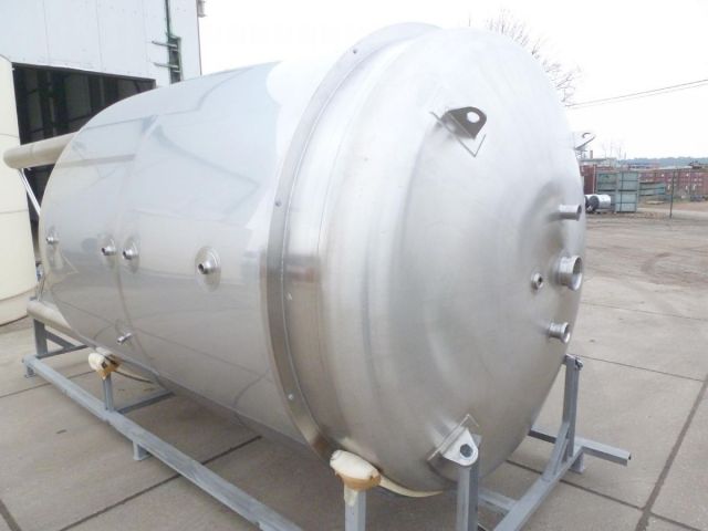 2 x 15m³ AISI304; roestvrijstalen koeltanks; enkelwandig; vertikaal; warmtewisselaar & 1 x 9m³ AISI304; CCT fermentatie tank; geisoleerd; vertikaal; 3 barg; warmtewisselaar