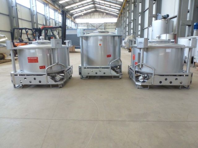 2 x 500L - 4 US bbl - 132 US gal  AISI316 & 1 x 750L - 6.2 US bbl - 200 US gal  AISI304 UN-approved IBC