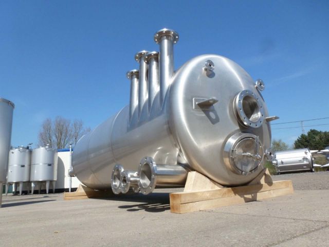 1 x 7.700L - 65 US bbl - 2.034 US gal AISI304; single skin; vertical; pressure vessel 0.51 bar PED CE