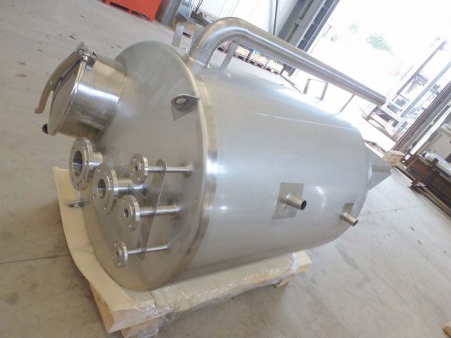 1 x 1.400L - 12 US bbl - 370 US gal AISI304; stainless-steel storage tank; sinkle skin; vertical; heat-exchanger