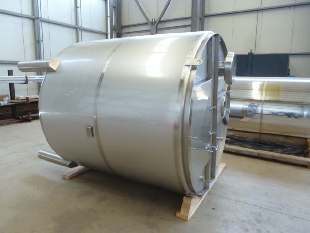 1 x 3.5m³ & 1 x 6.8m³ AISI316L; roestvrijstalen opslagtanks; enkelwandig, vertikaal
