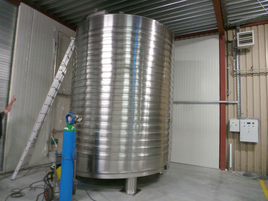 1 x 25.500L AISI304L mengtank; chocolade roerwerk; warmtewisselaar