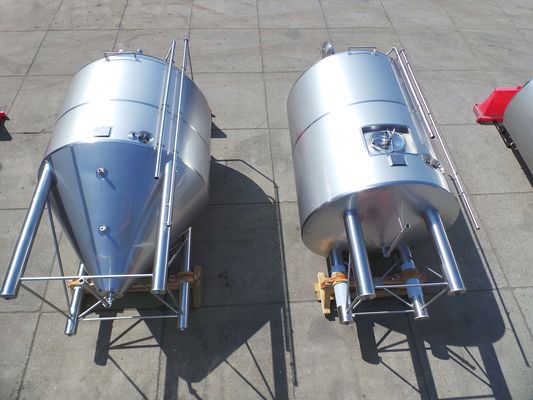 2 x 11,7m³; AISI304; CCT bier fermentatie tanks; 3,3 bar PED CE TüV; 10% Rx & 2 x 10,4m³: AISI304 BBT helder bier tanks; 3,3 bar PED CE TüV; 10% Rx