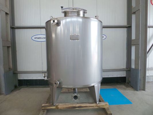 1 x 3.300L AISI304L enkelwandige verticale roestvrijstalen opslagtank