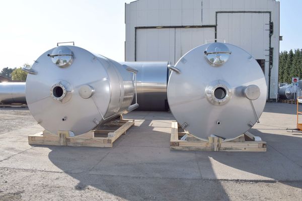 OR170047: 2 x 15.300L AISI304L roestvrijstalen mengtank met warmtewisselaar