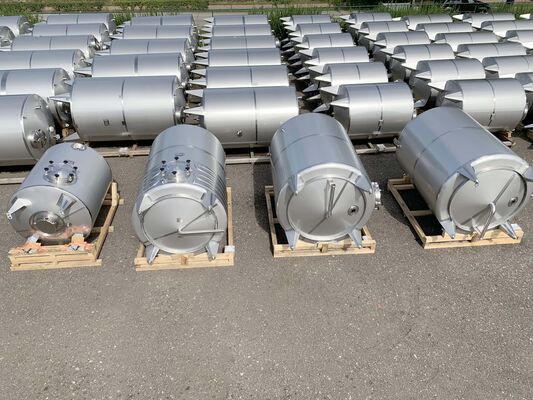 4 x Nieuwe verticale roestvrijstalen AISI316L tanks van 3.000 L - 8.000L en 9.000L