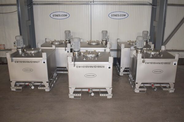 6 x new stainless steel AISI304L IBC containers fitted with an agitator