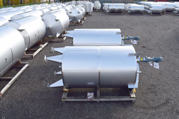 2 x New vertical stainless steel AISI 304L mixing tanks of 5,200L with conical bottom.