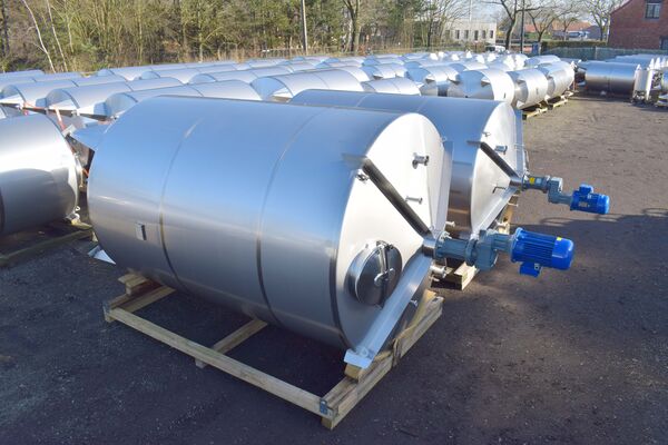 2 x New Stainless Steel AISI 316L vertical mixing tanks of 12m³ and 15m³.