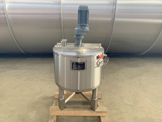 1 x New 120L stainless-steel AISI316L vertical mixing tank.